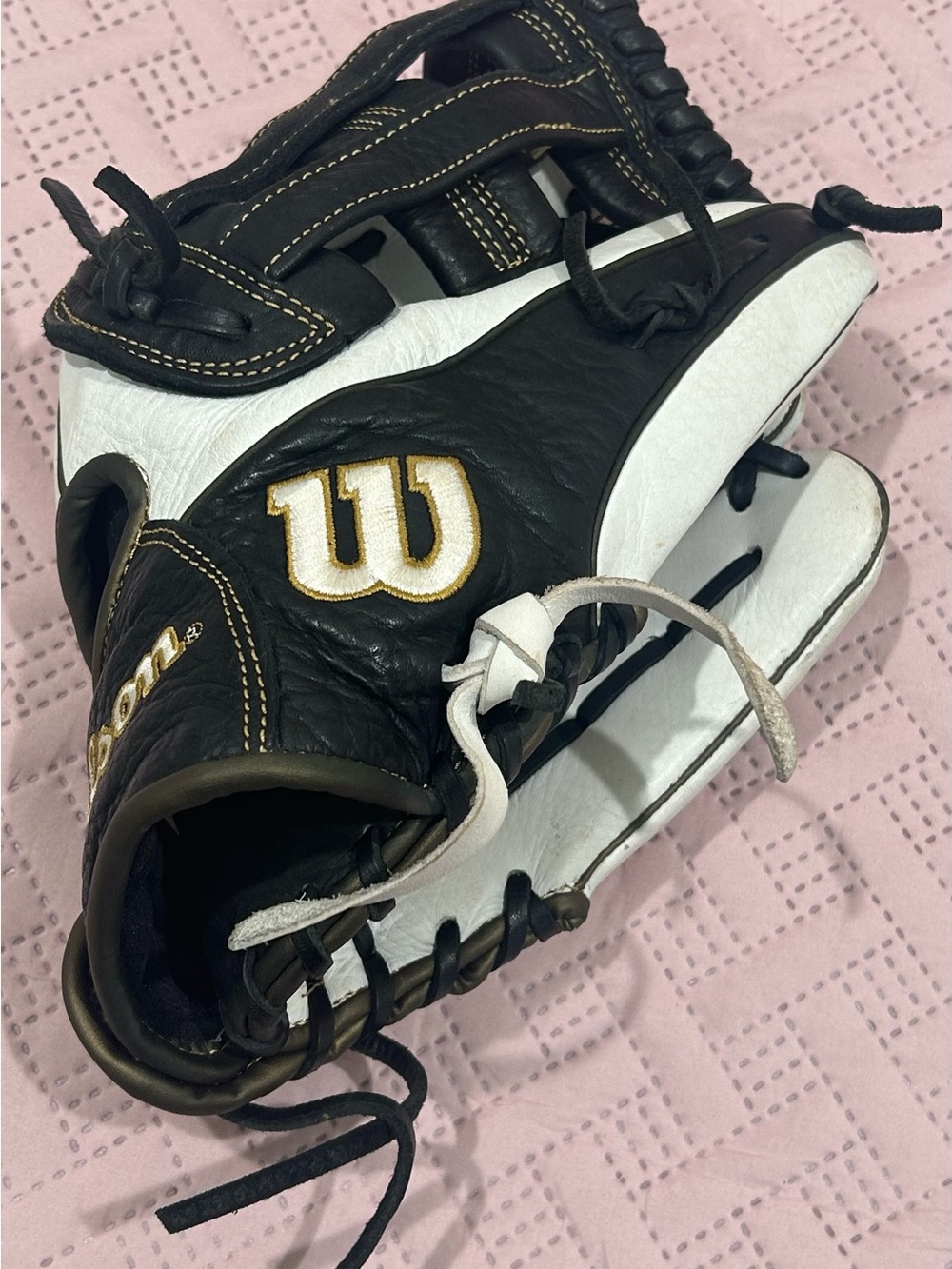 Wilson a1000 fastpitch softball glove